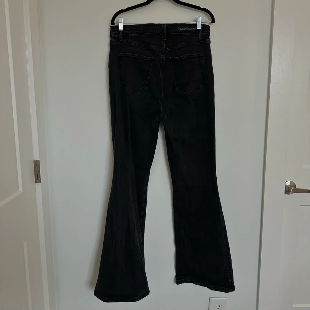 Favorite Daughter VALENTINA
BOULDER Black Boot Cut High-Rise Jeans - Picture 11 of 15